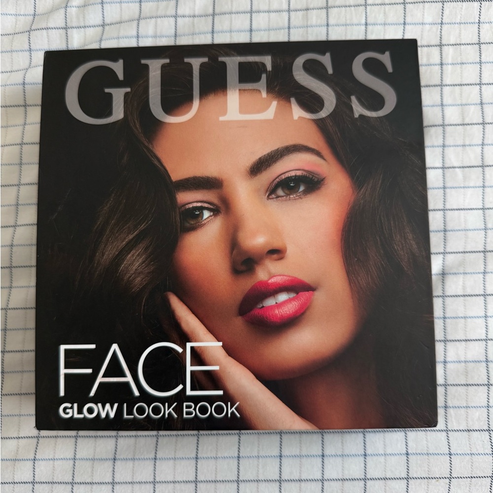 GUESS Face Glow Look Book (5 pieces)- Radiant Pink. A great gift.